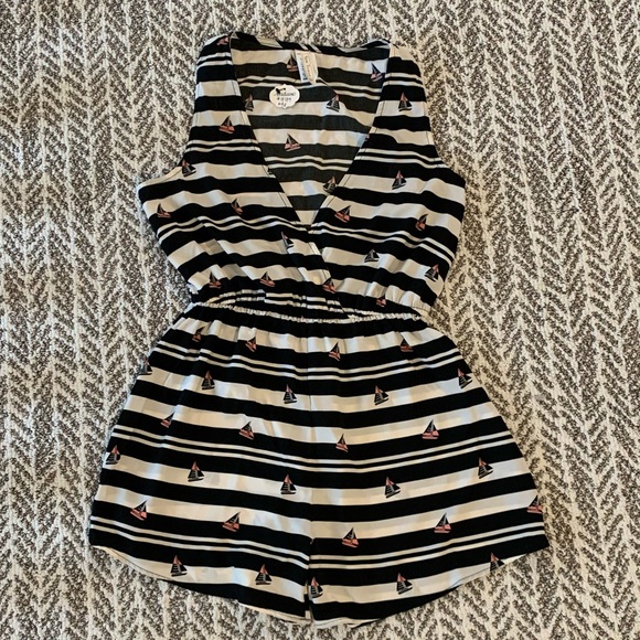 Striped nautical romper with pink sail boats - Picture 1 of 2